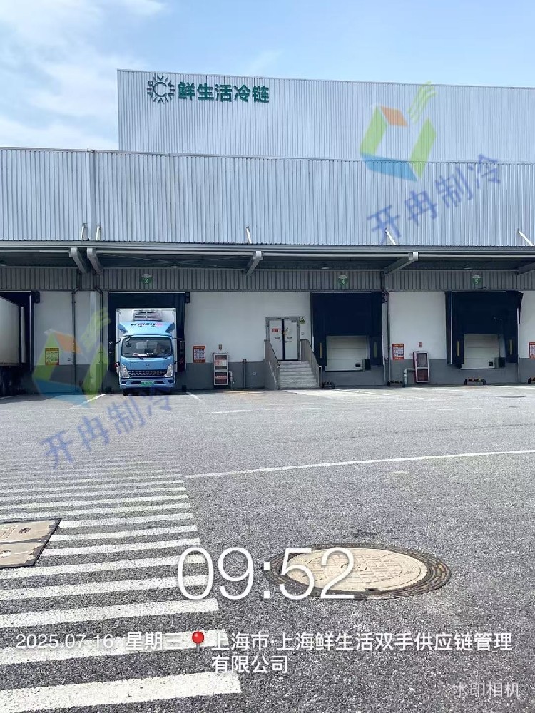 酷暑里的 “冷庫骨架” 落成！1000 立方冷庫項目庫板吊裝